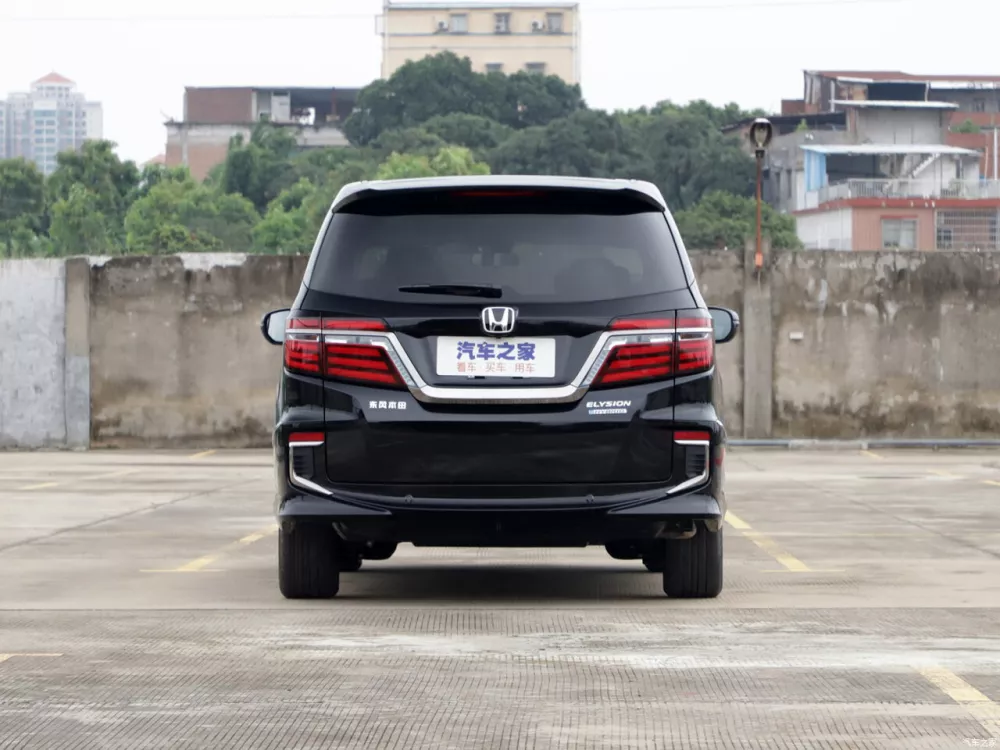 Автомобиль Honda Elysion II Рестайлинг Минивэн