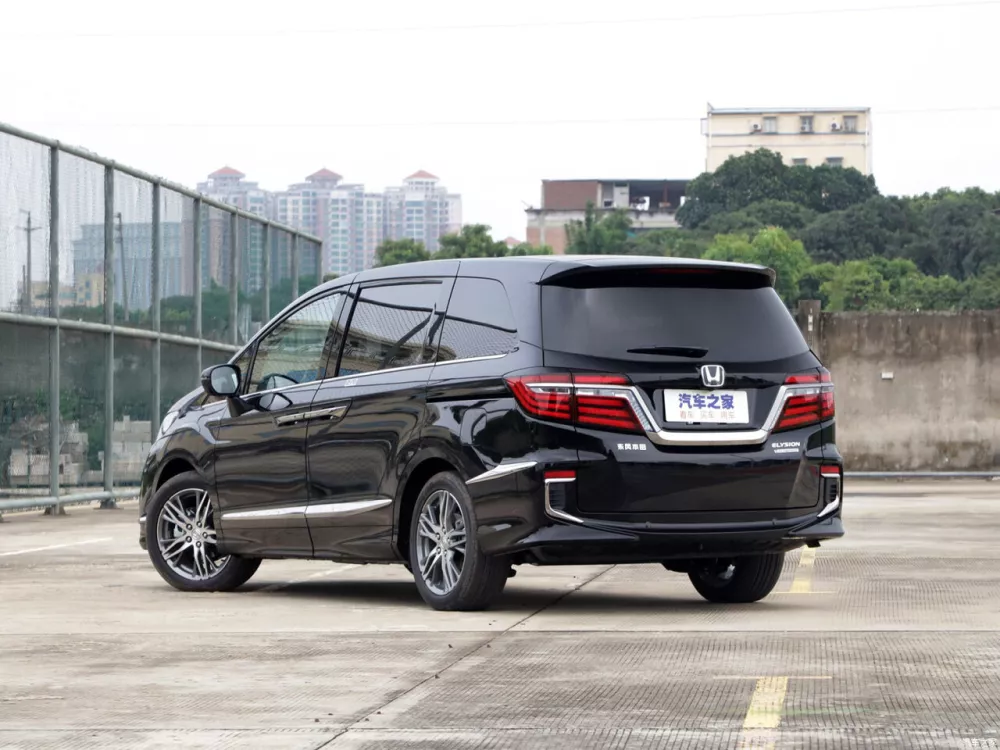 Автомобиль Honda Elysion II Рестайлинг Минивэн