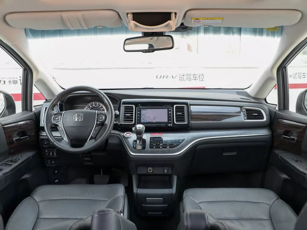 Автомобиль Honda Elysion II Рестайлинг Минивэн