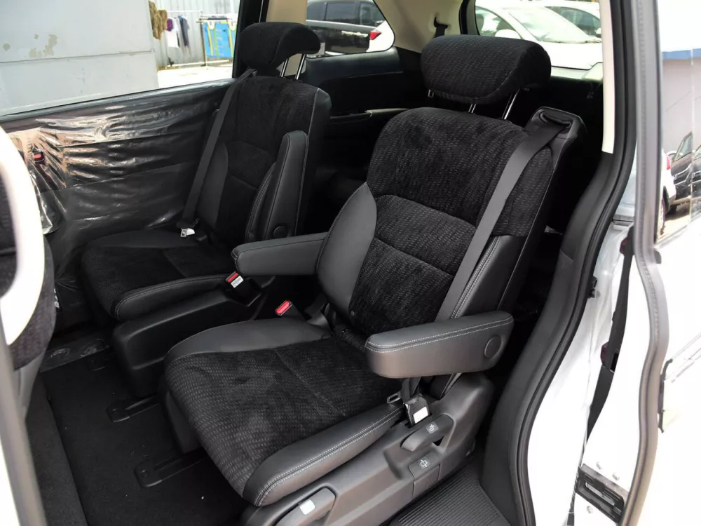 Автомобиль Honda Elysion II Минивэн