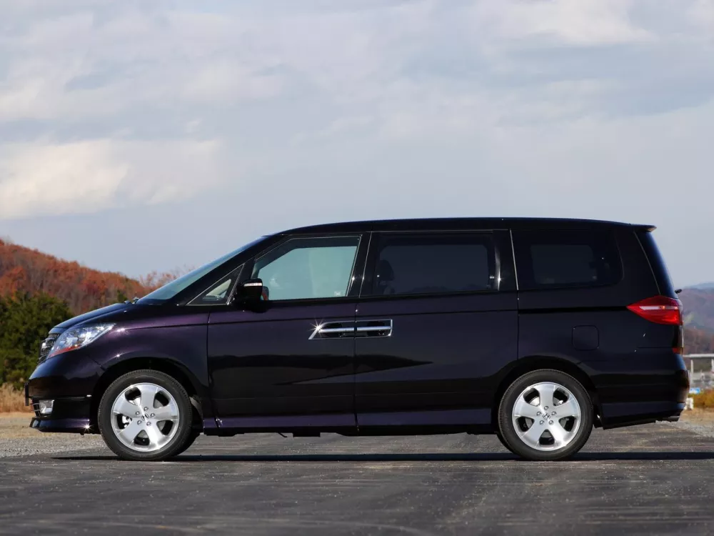 Автомобиль Honda Elysion I Рестайлинг Минивэн