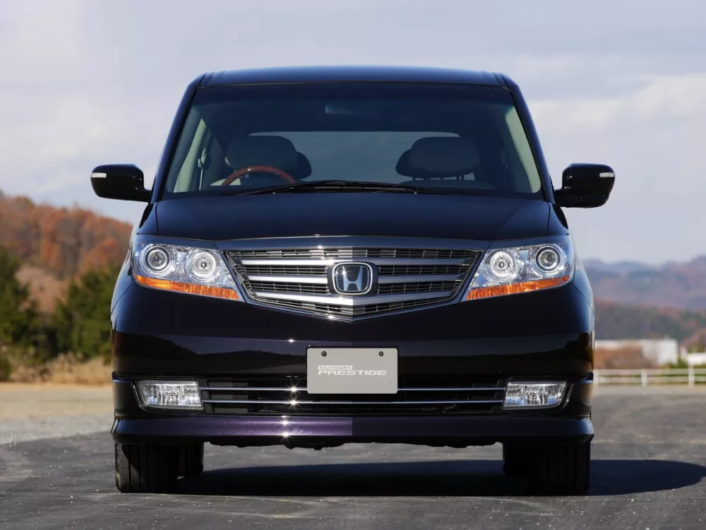 Автомобиль Honda Elysion I Рестайлинг Минивэн