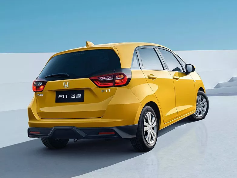 Автомобиль Honda Fit IV Рестайлинг 2 Хэтчбек (5 дверей)