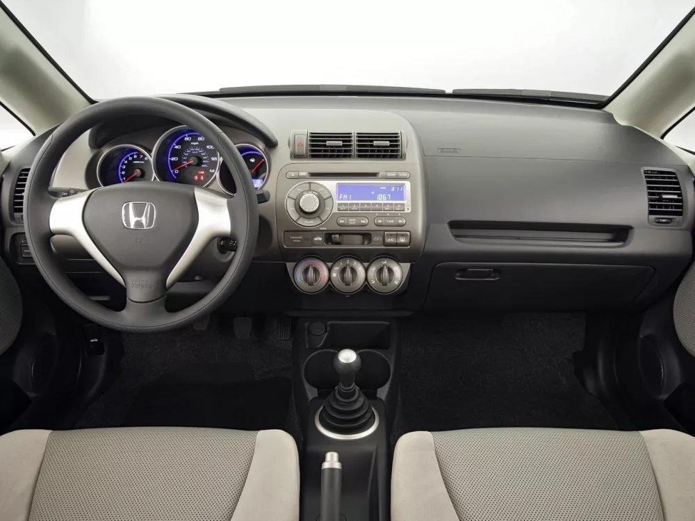 Автомобиль Honda Fit I Хэтчбек (5 дверей)