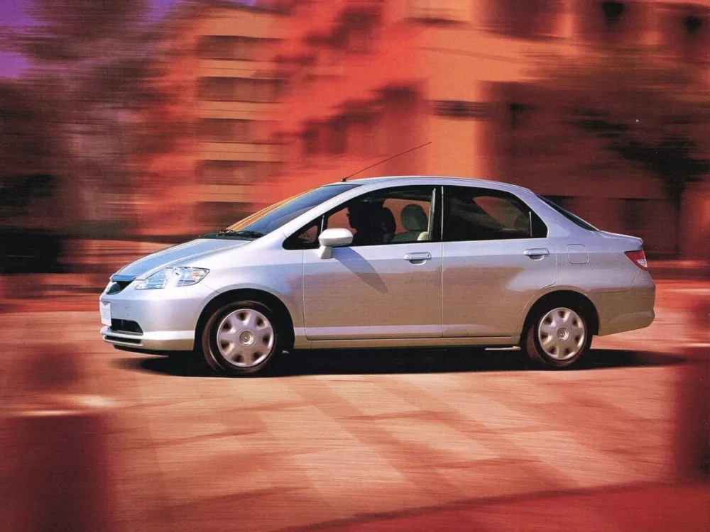 Автомобиль Honda Fit Aria Седан