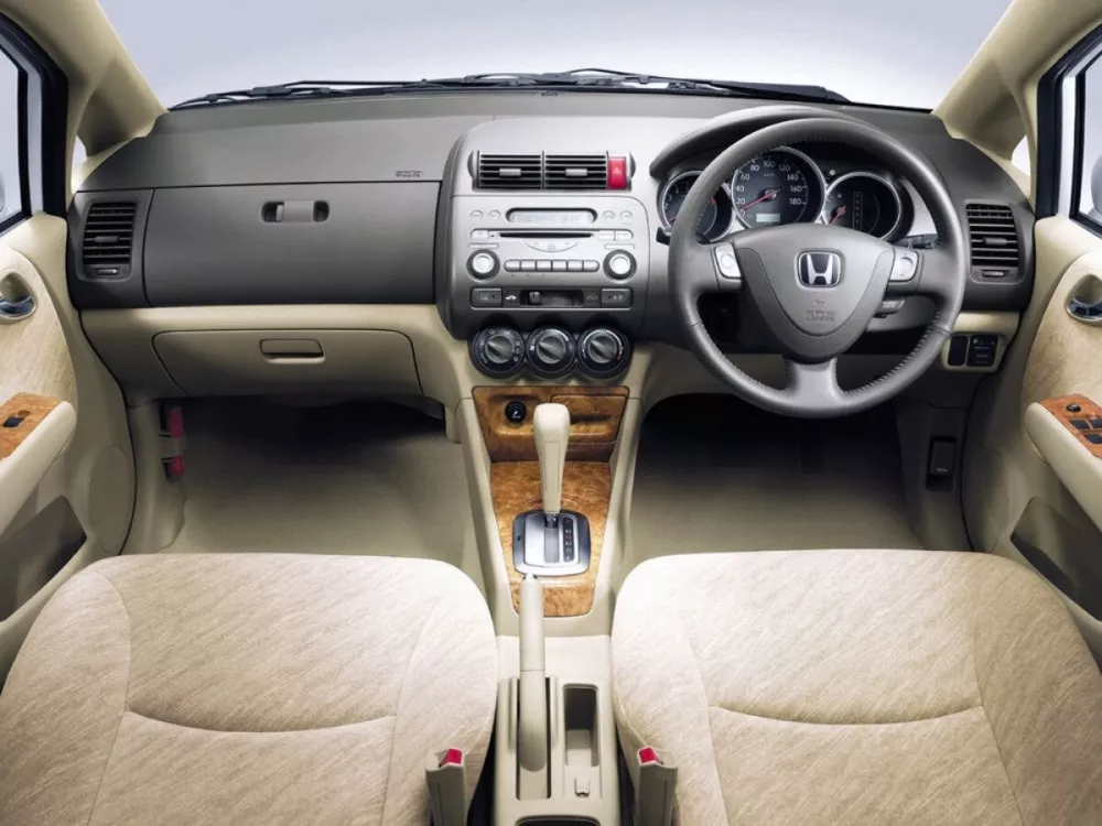 Автомобиль Honda Fit Aria Седан