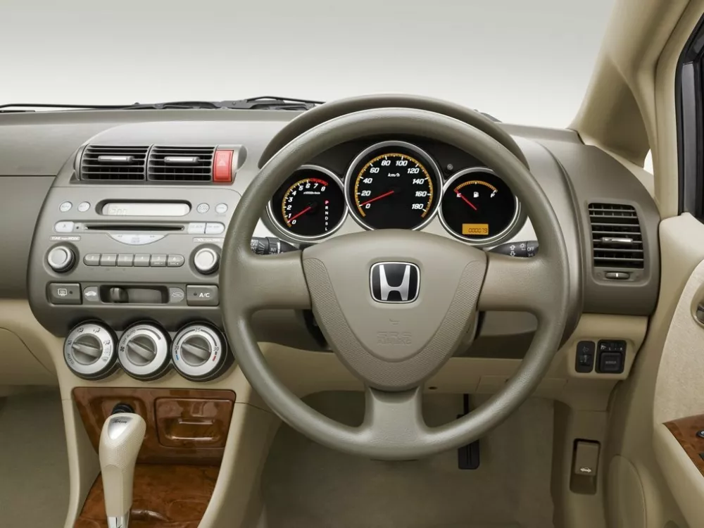 Автомобиль Honda Fit Aria Седан