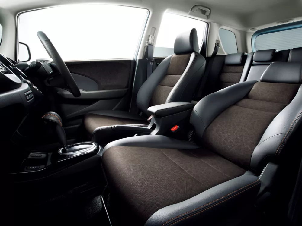Автомобиль Honda Fit Shuttle I Рестайлинг Универсал (5 дверей)