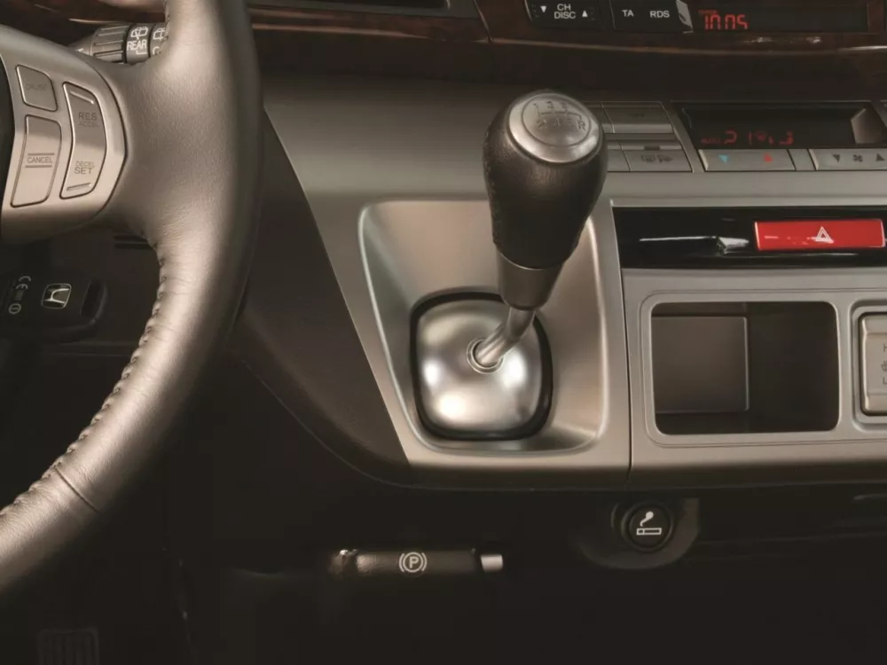 Автомобиль Honda FR-V Компактвэн