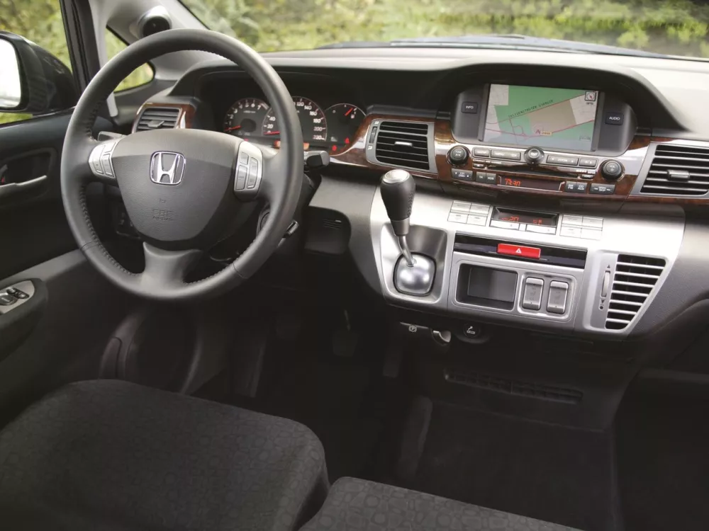 Автомобиль Honda FR-V Компактвэн