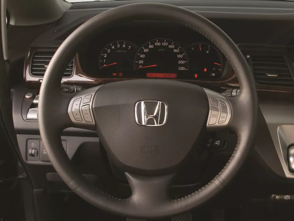 Автомобиль Honda FR-V Компактвэн