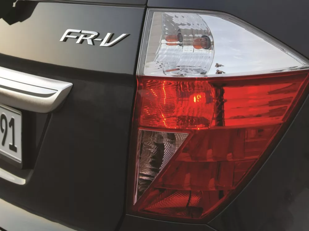 Автомобиль Honda FR-V Компактвэн