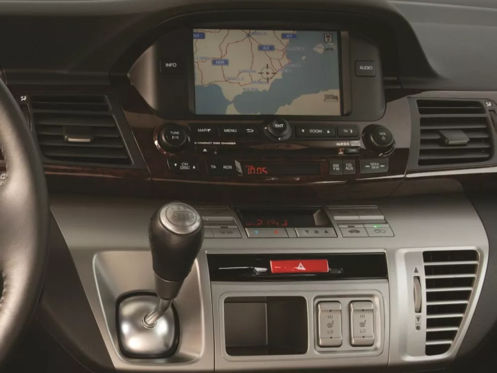 Автомобиль Honda FR-V Компактвэн