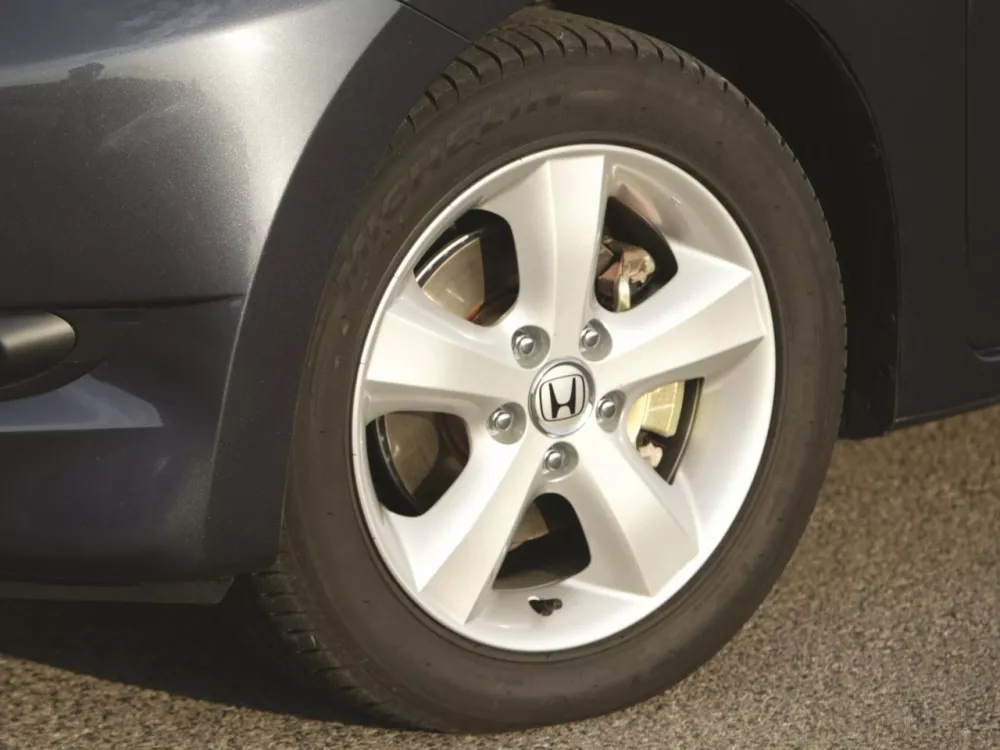 Автомобиль Honda FR-V Компактвэн