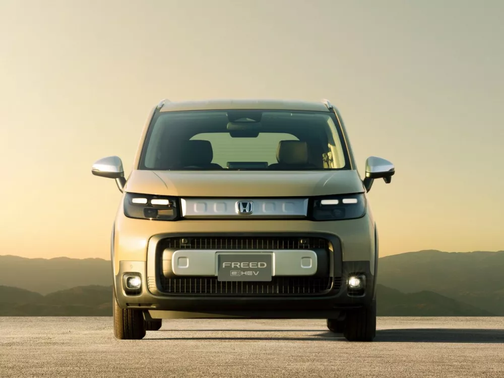 Автомобиль Honda Freed III Компактвэн Crosstar