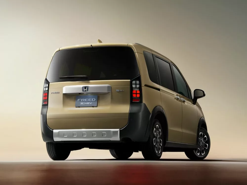 Автомобиль Honda Freed III Компактвэн Crosstar