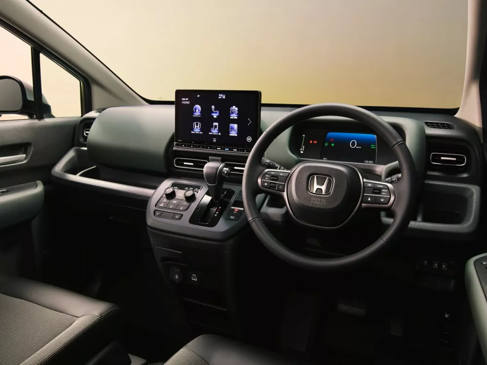 Автомобиль Honda Freed III Компактвэн Crosstar