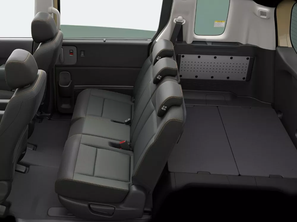 Автомобиль Honda Freed III Компактвэн Crosstar