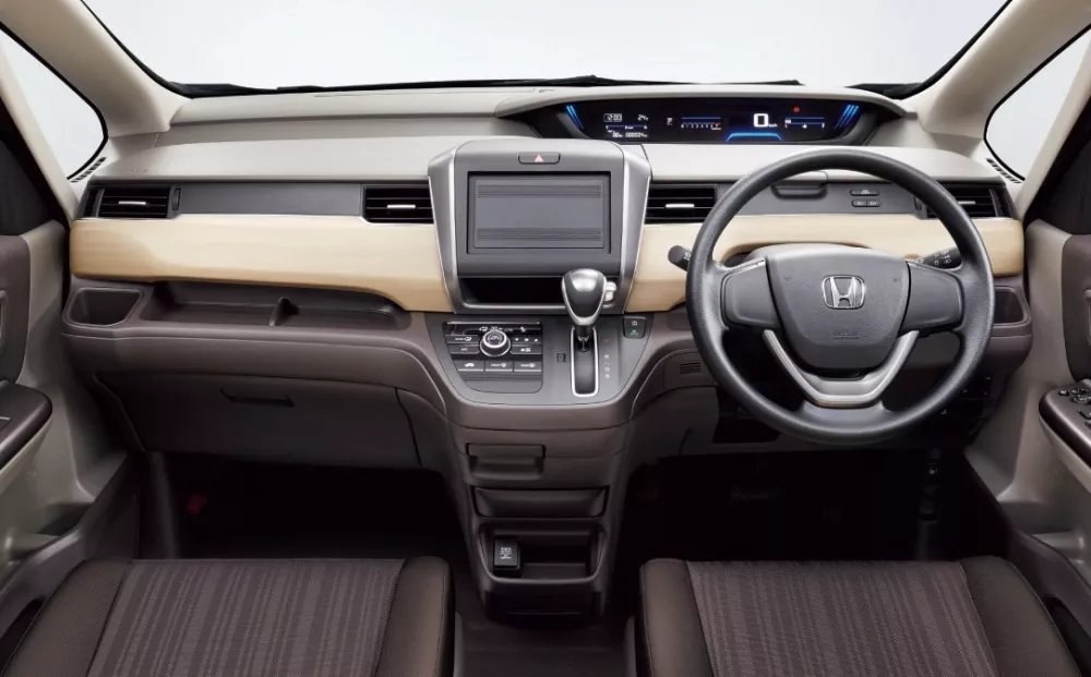 Автомобиль Honda Freed II Компактвэн
