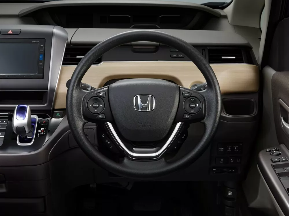 Автомобиль Honda Freed II Компактвэн