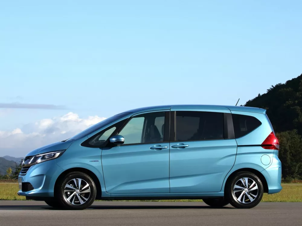 Автомобиль Honda Freed II Компактвэн Freed+