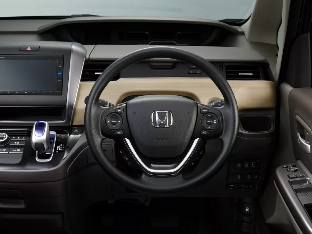 Автомобиль Honda Freed II Компактвэн Freed+