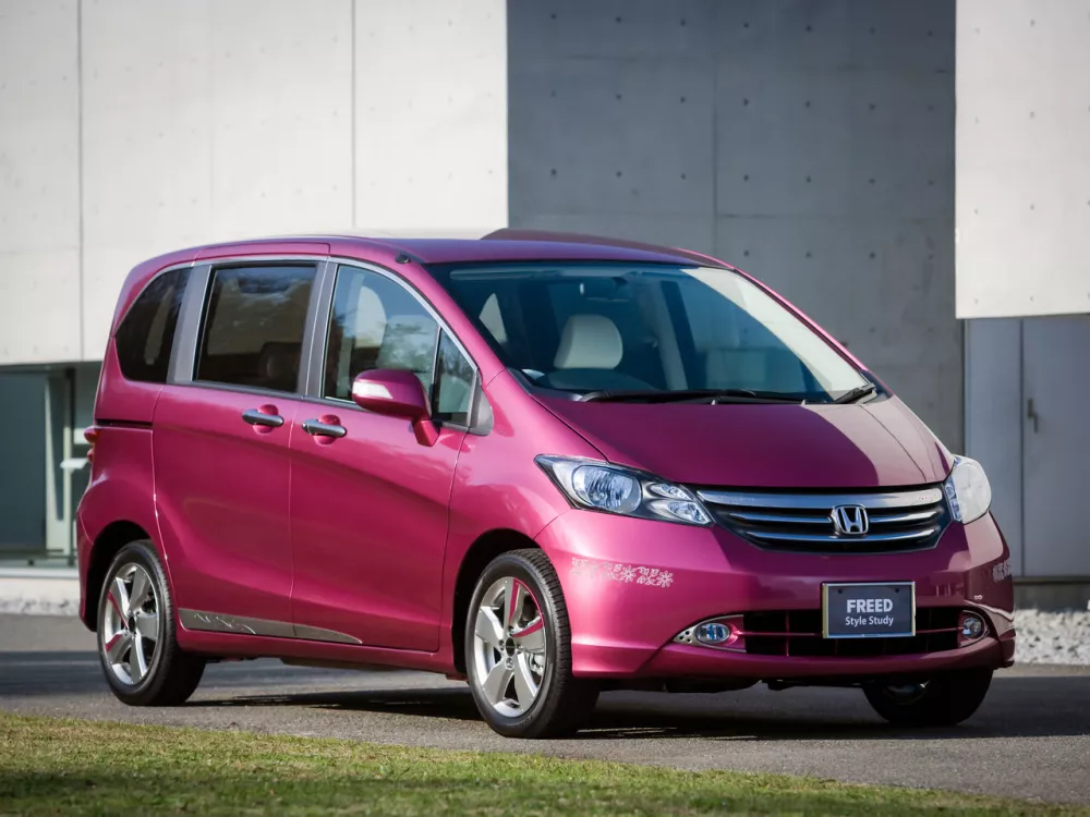 Автомобиль Honda Freed I Рестайлинг Компактвэн
