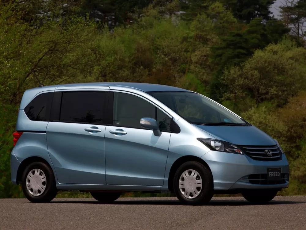 Автомобиль Honda Freed I Рестайлинг Компактвэн