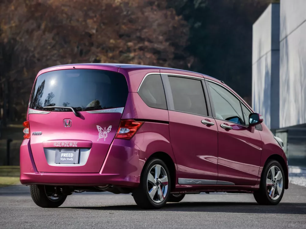 Автомобиль Honda Freed I Рестайлинг Компактвэн