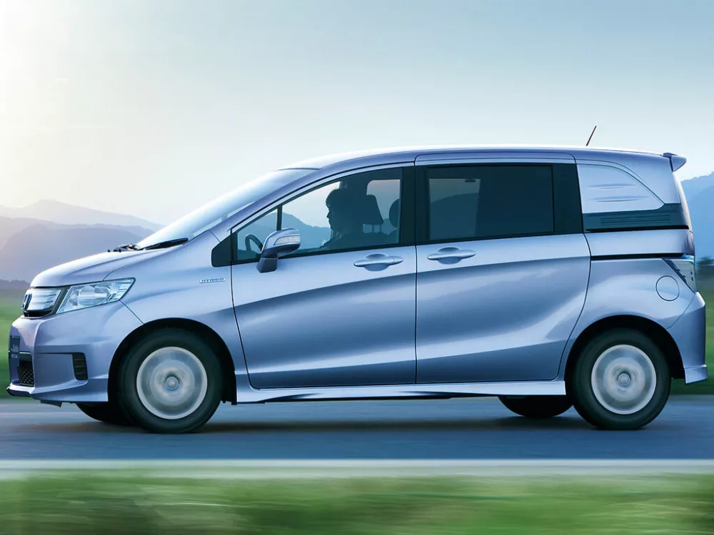 Автомобиль Honda Freed I Рестайлинг Компактвэн Spike