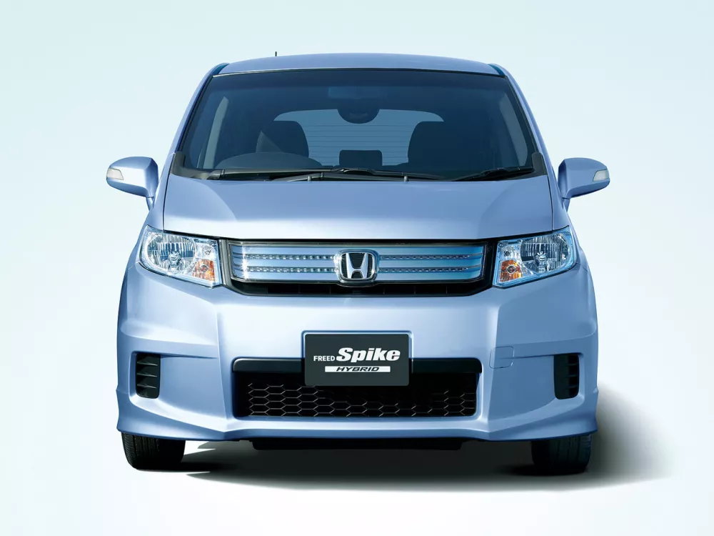 Автомобиль Honda Freed I Рестайлинг Компактвэн Spike