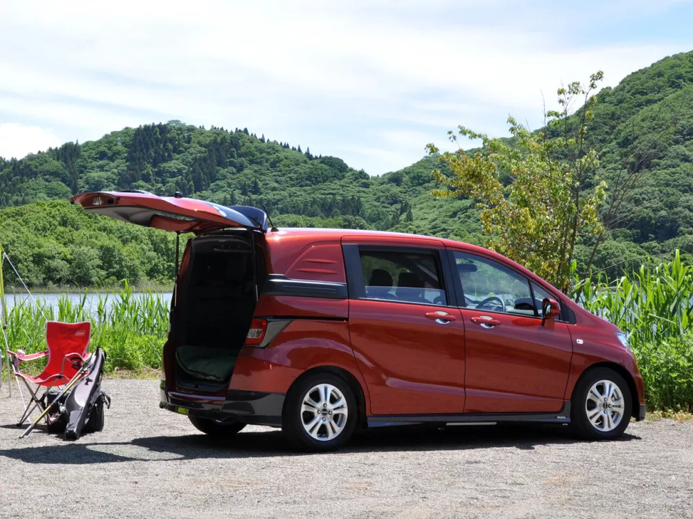 Автомобиль Honda Freed I Компактвэн Spike