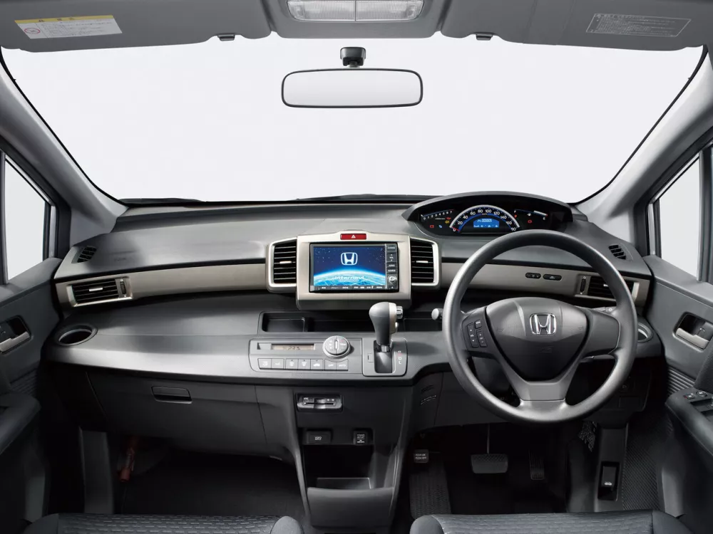 Автомобиль Honda Freed I Компактвэн Spike