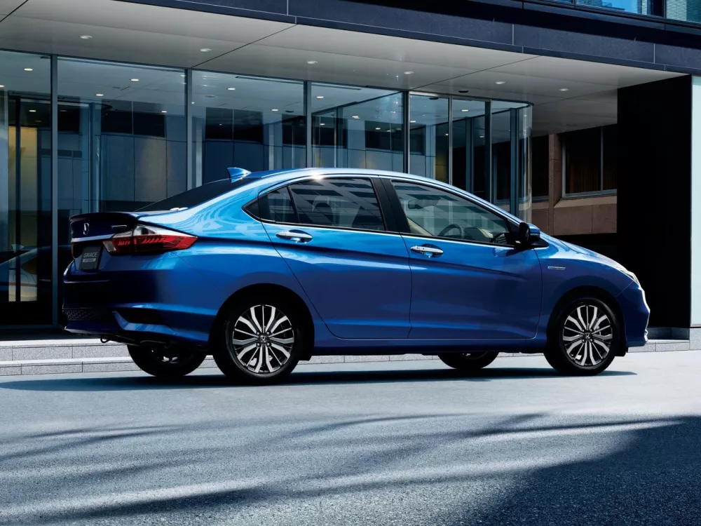 Автомобиль Honda Grace I Рестайлинг Седан