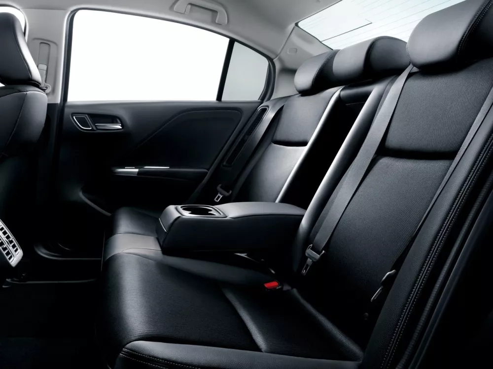Автомобиль Honda Grace I Седан