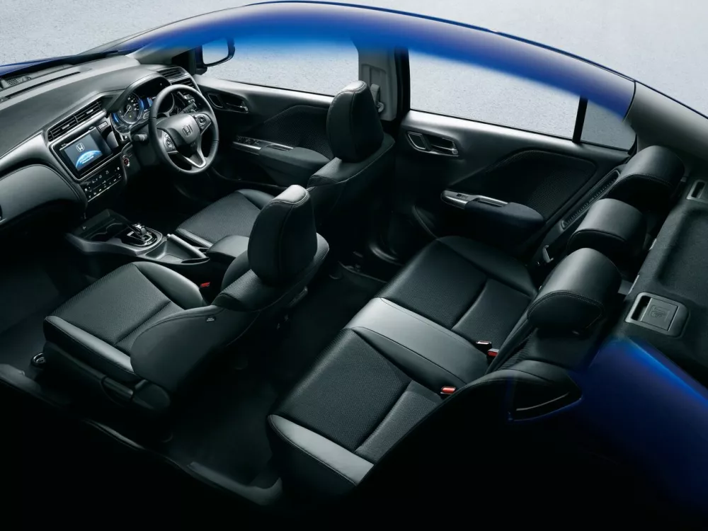 Автомобиль Honda Grace I Рестайлинг Седан