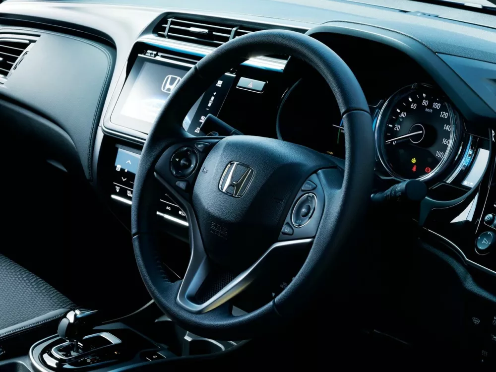 Автомобиль Honda Grace I Рестайлинг Седан