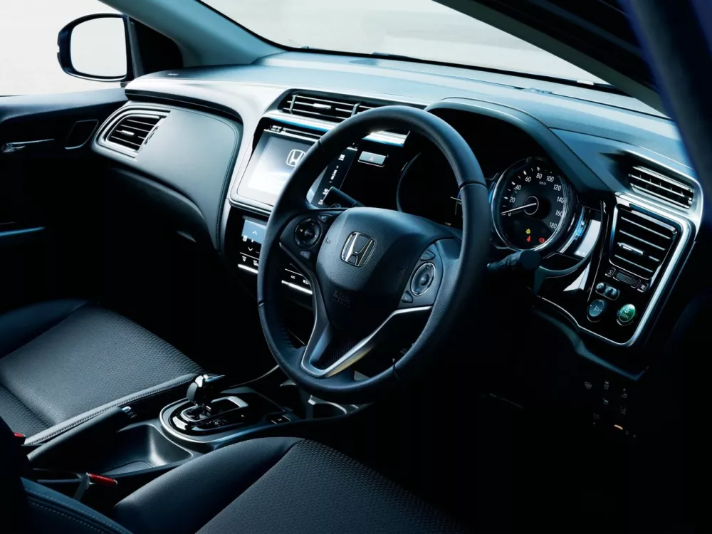Автомобиль Honda Grace I Рестайлинг Седан