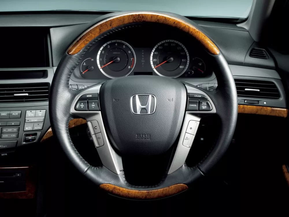 Автомобиль Honda Inspire V Рестайлинг Седан