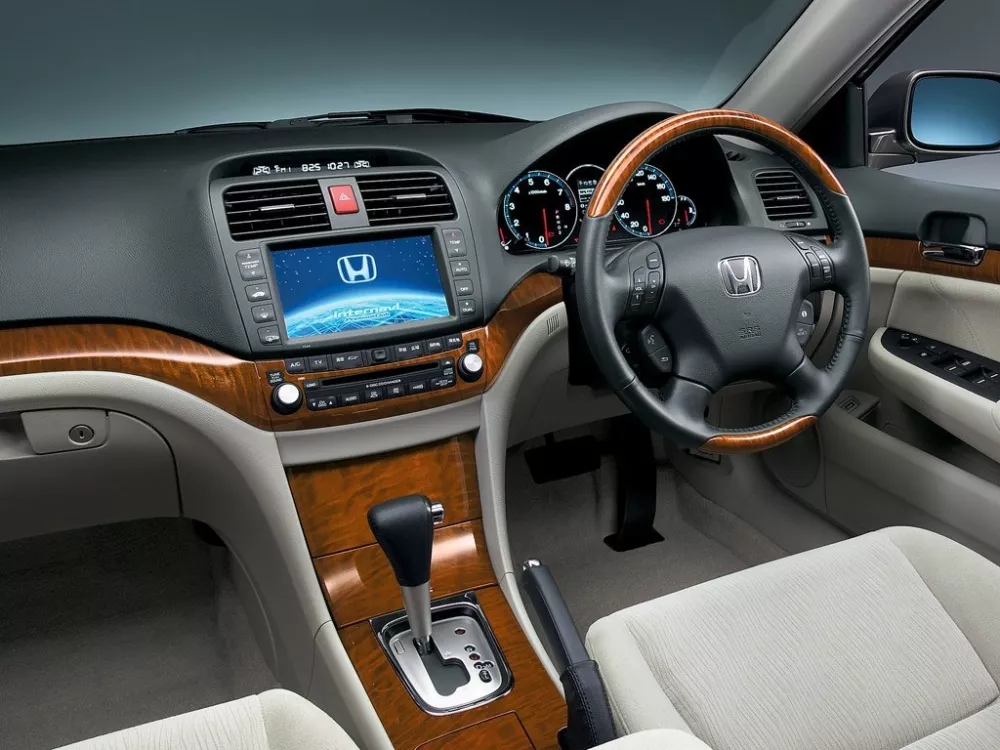 Автомобиль Honda Inspire IV Рестайлинг Седан