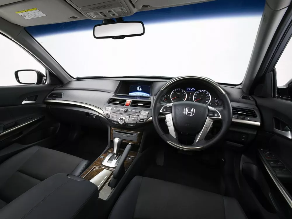 Автомобиль Honda Inspire V Седан