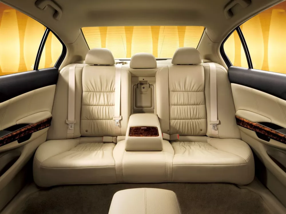 Автомобиль Honda Inspire V Седан
