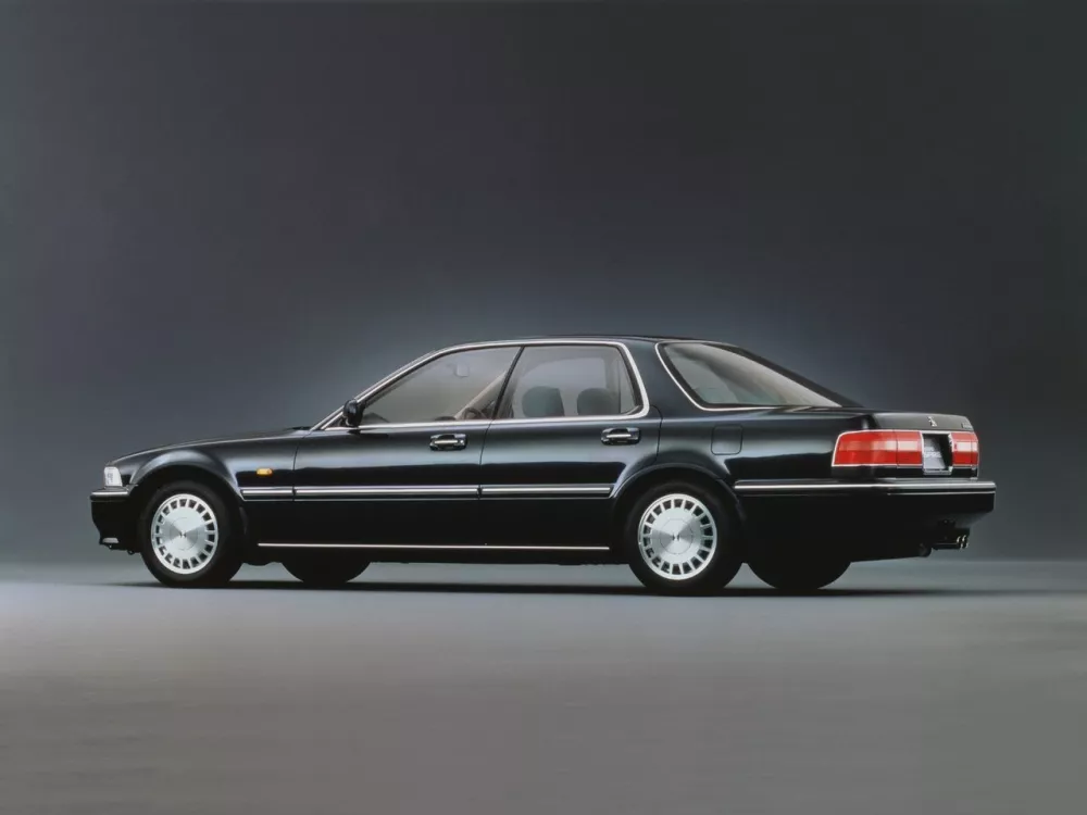 Автомобиль Honda Inspire I Седан