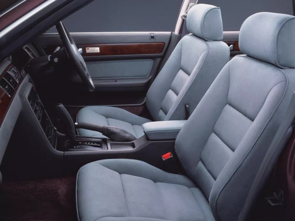 Автомобиль Honda Inspire I Седан