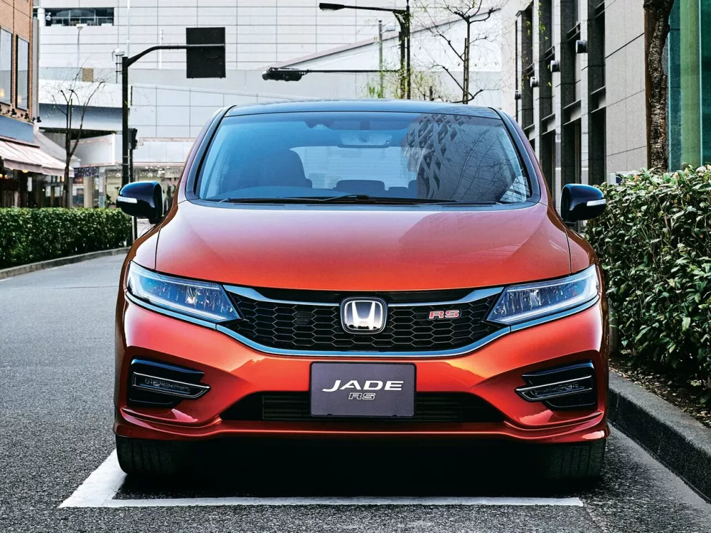 Автомобиль Honda Jade I Рестайлинг Компактвэн