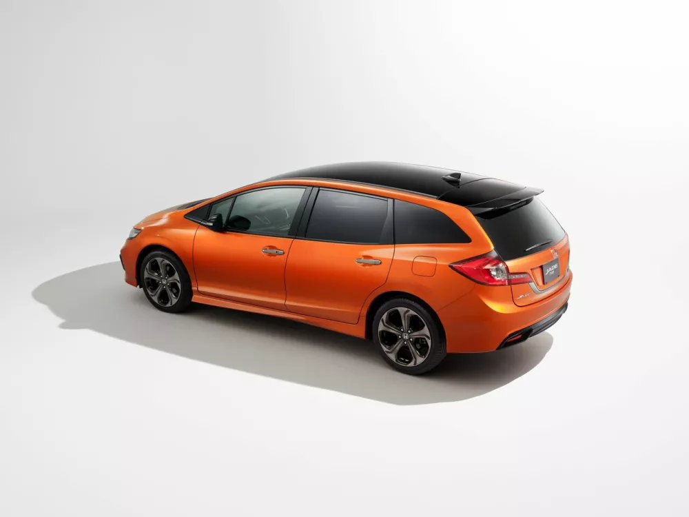 Автомобиль Honda Jade I Рестайлинг Компактвэн