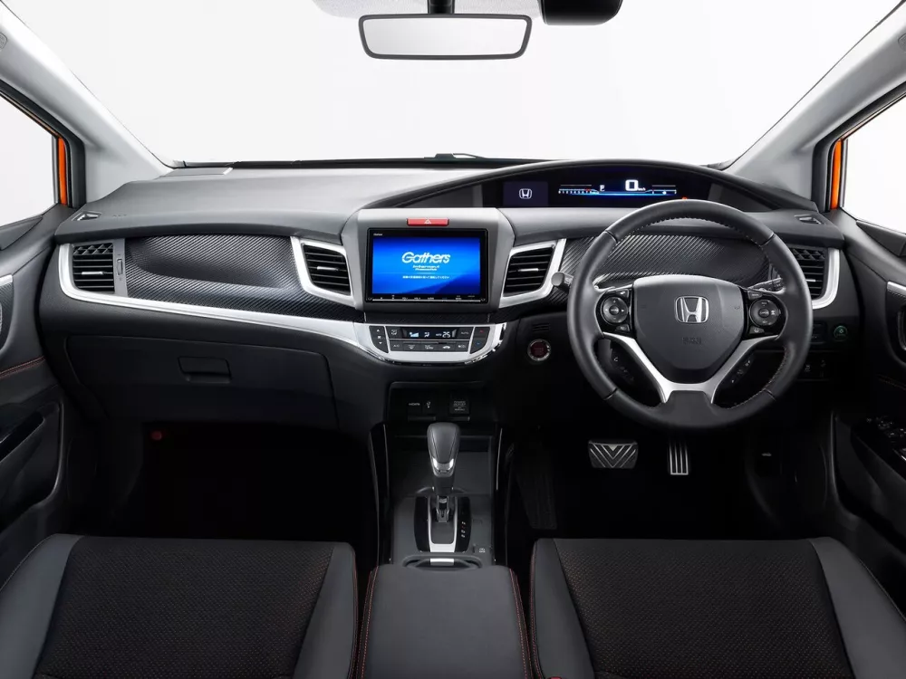 Автомобиль Honda Jade I Рестайлинг Компактвэн