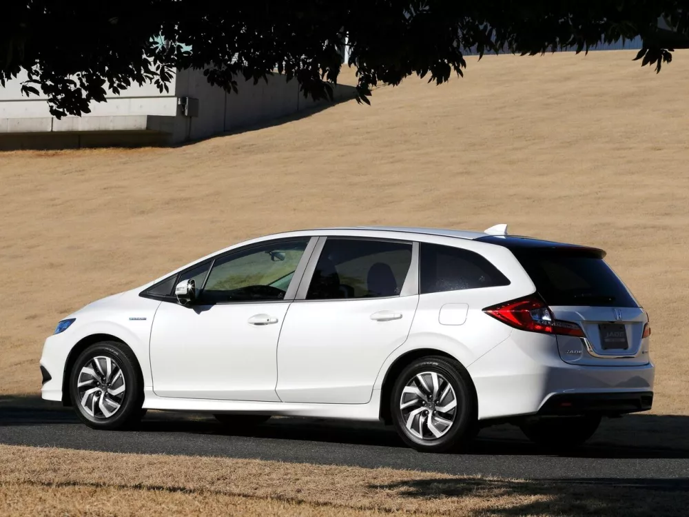 Автомобиль Honda Jade I Компактвэн
