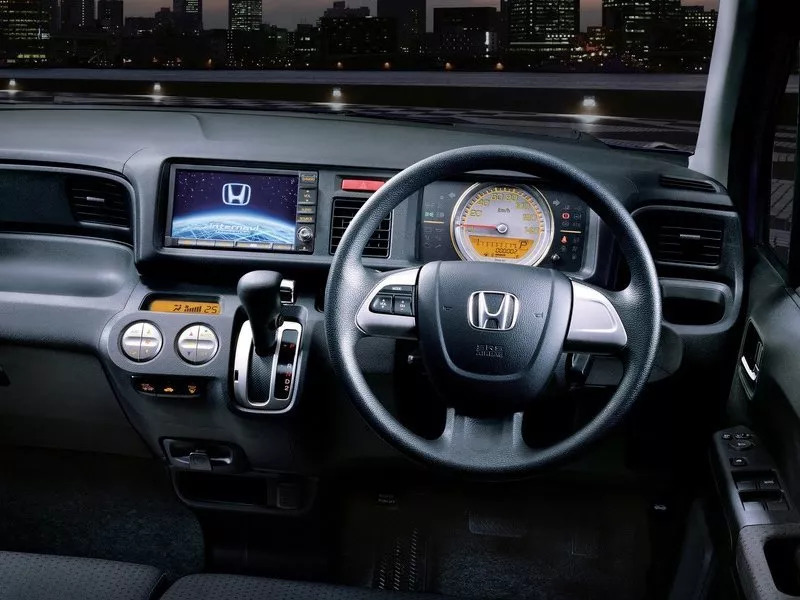 Автомобиль Honda Life V Хэтчбек (5 дверей)