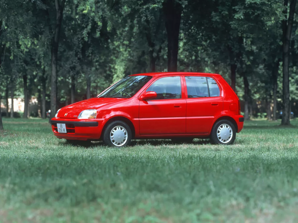 Автомобиль Honda Logo Хэтчбек (5 дверей)